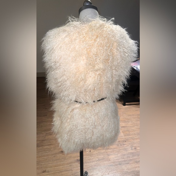 UGG CREAM ABBEY MONGOLIAN SHEARLING FLUFFY SHEEPSKIN VEST, WOMEN'S LARGE ~ NWT - Picture 5 of 8